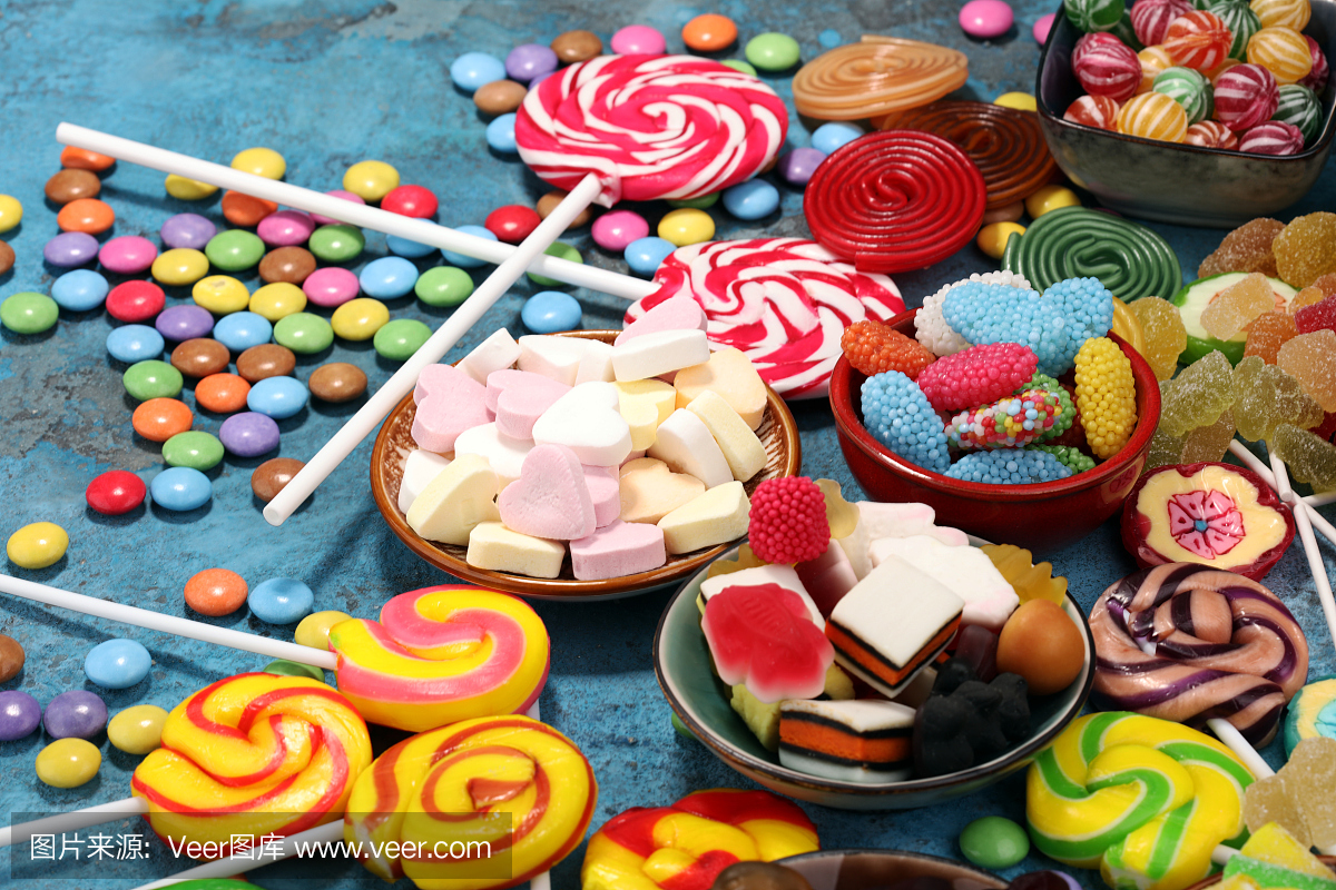 果凍和糖的糖果。五顏六色的陣列不同的兒童糖果和糖果。