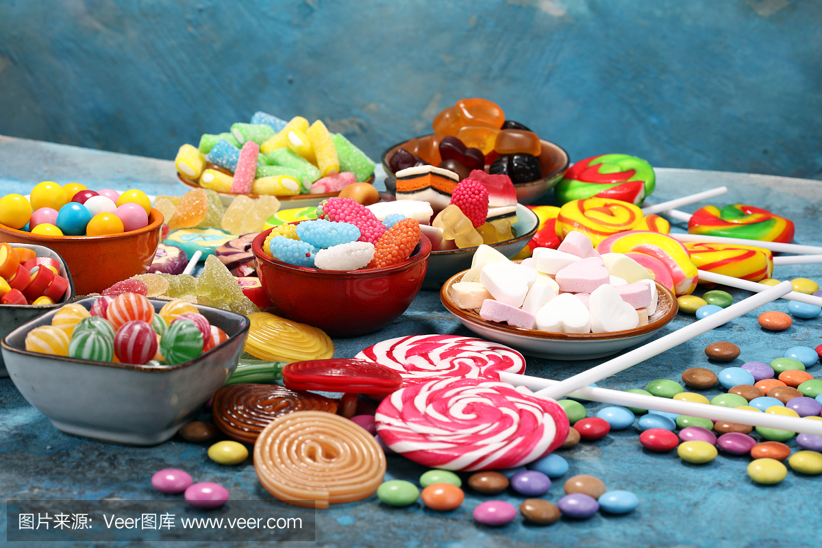 果凍和糖的糖果。五顏六色的陣列不同的兒童糖果和糖果。